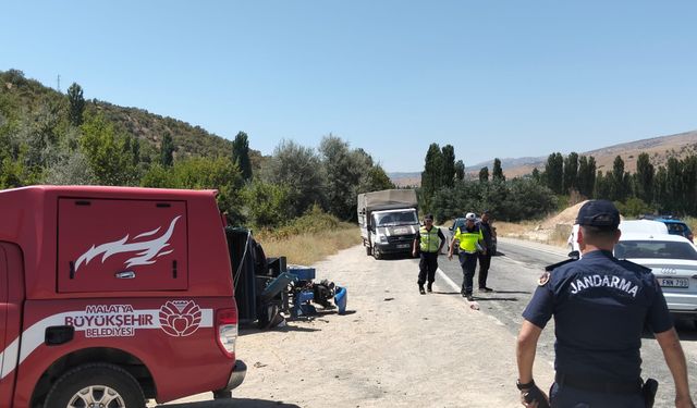 Pütürge'de otomobil ile çapa motoru çarpıştı: 1'i ağır 3 yaralı!