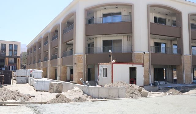 Şire Pazarı esnafı yeni yapılan dükkanlardan şikayetçi