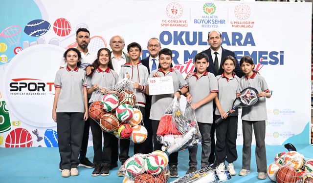 Malatya’da okullara top dağıtıldı!