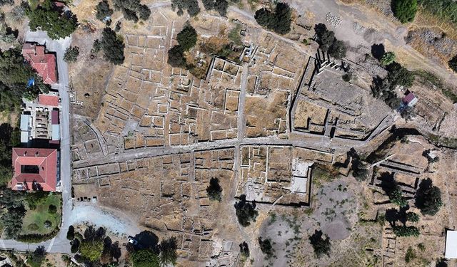 5 bin yıllık Smyrna Höyüğü'nde arkeolojik kazılar sürüyor