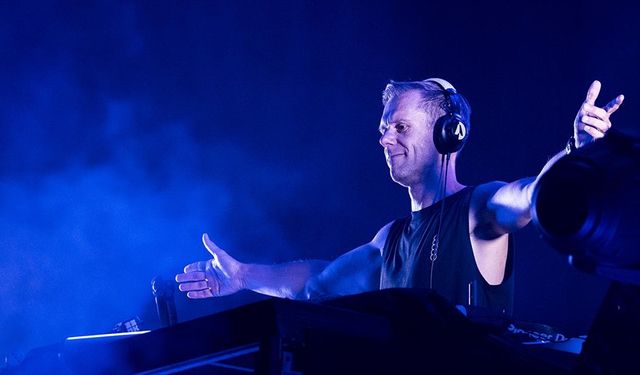 Grammy adayı Armin van Buuren, İstanbul'da hayranlarıyla buluştu