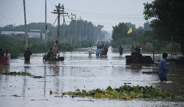 Pakistan'da Muson Yağmurları Felakete Dönüştü: 2,1 Milyon Kişi Yerinden Oldu