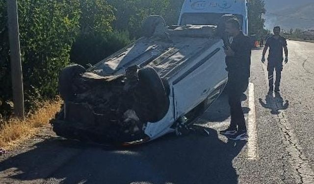 Elazığ’da otomobil takla attı: 3 yaralı