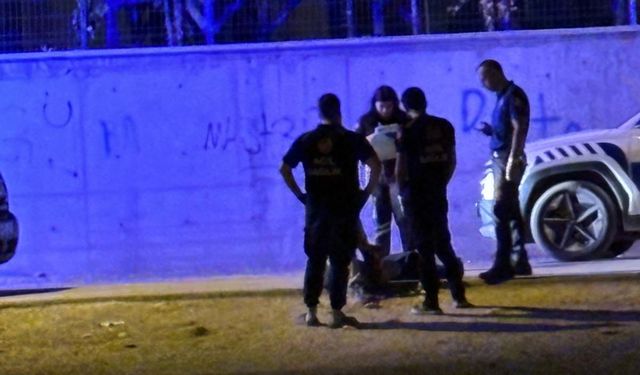 Madde bağımlısı sokak ortasına yığılıp kaldı