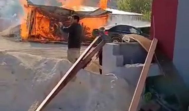 Malatya’da kereste deposunda korkutan yangın