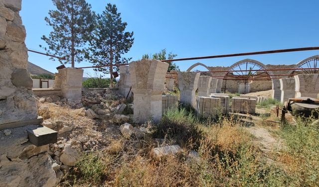 283 senelik tarihi cami Malatya'da 5 yıldır onarılamadı!