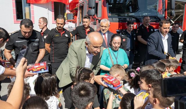 Depremde büyük fedakarlık gösteren Malatya itfaiyesine teşekkür