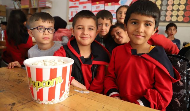 Köy okullarında ilk kez beyaz perde heyecanı
