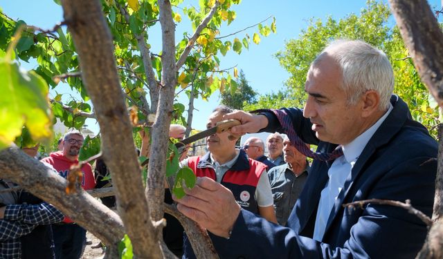 Akçadağ’da çiftçilere tarla eğitimi verildi