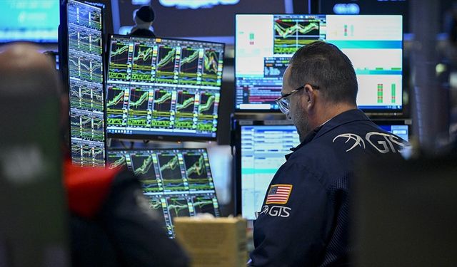ABD Hükümeti Kapandı: Altın Rekor Tazeledi, Piyasalarda Belirsizlik Arttı