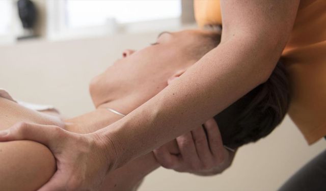 Ehliyetsiz kişilerce yapılan boyun masajları gençlerde inme sebebi