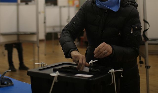 İrlanda'da halk, iki kadın aday arasından ülkenin yeni cumhurbaşkanını seçecek