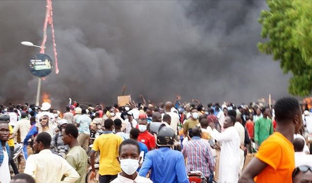 Nijerya'daki darbe girişimi iddiasıyla 42 asker gözaltına alındı