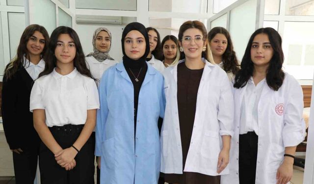 Diyarbakır'da bu lisede öğrenciler hem meslek öğreniyor hem para kazanıyor