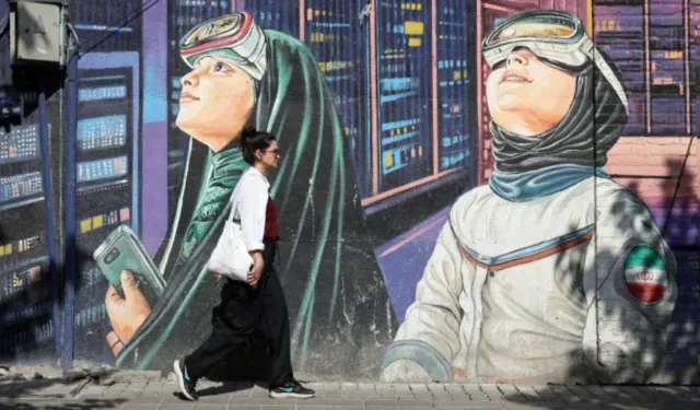 İran’da Kadın Direnişi Büyüyor: Sokaklarda Başörtüsüz Gençler