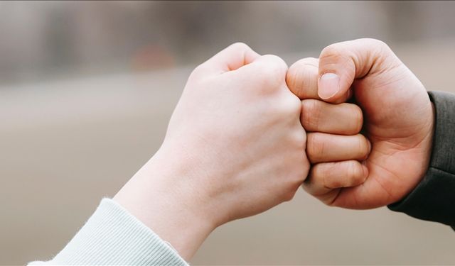 Kadınlar Erkeklerden Daha Uzun Yaşıyor: Bilim İnsanları Nedeni Açıkladı
