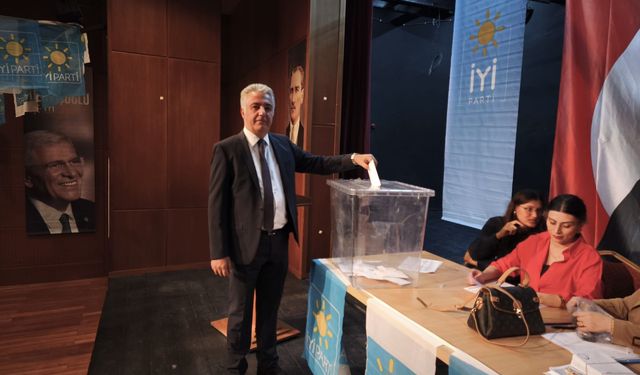 Yeşilyurt İYİ Parti’de bayrak değişimi!