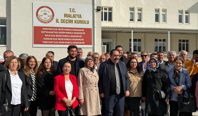 CHP Malatya İl Başkanı Barış Yıldız mazbatasını aldı