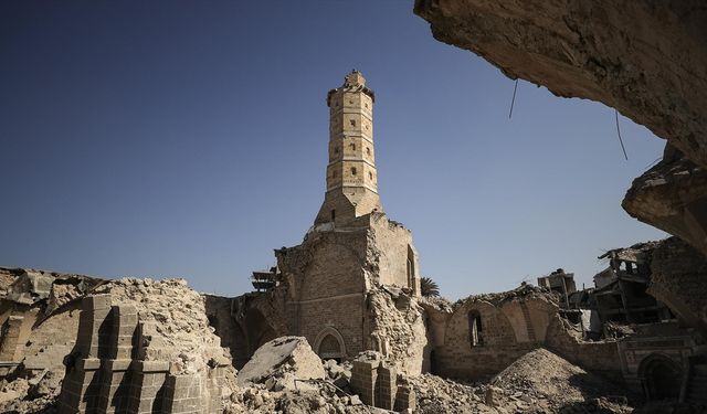 İsrail saldırıları, Gazze'de yaklaşık 1400 yıllık Büyük Ömeri Camisini 'yıkıntıya' çevirdi