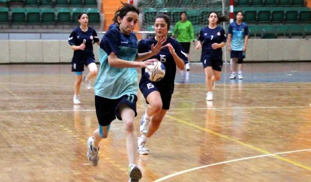 Malatya'da Okullar Arası Hentbol Şampiyonları Belli Oldu!