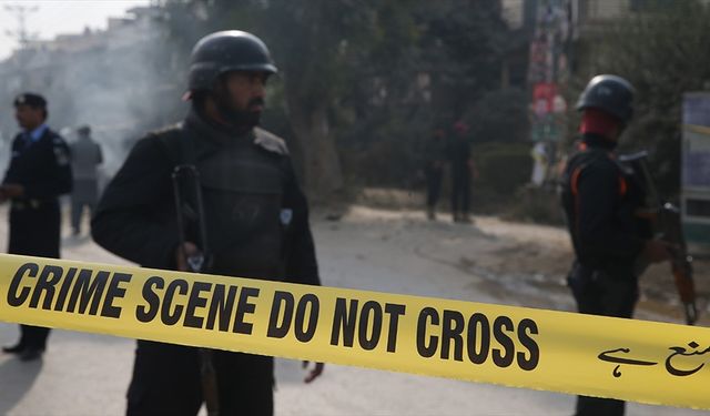 Pakistan'da mahkeme binası yakınlarında intihar saldırısında 12 kişi hayatını kaybetti