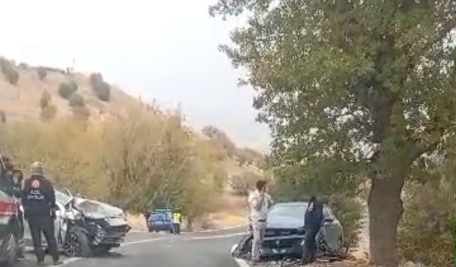 Adıyaman'da iki otomobil çarpıştı: 10 yaralı