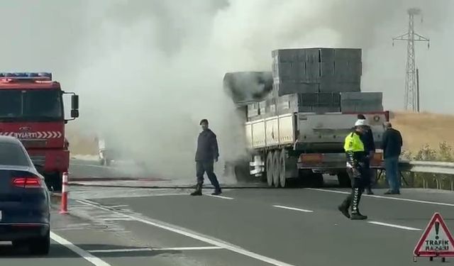 Alev alan tır, söndürüldü