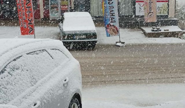 Çelikhan ilçesine yılın ilk kar yağışı başladı