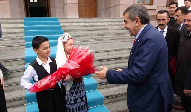 Deprem bölgesinde kritik ziyaret: Bakan Tekin Malatya’da!