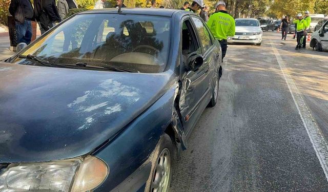 Elazığ’da trafik kazası: Hafif ticari araç ile otomobil çarpıştı