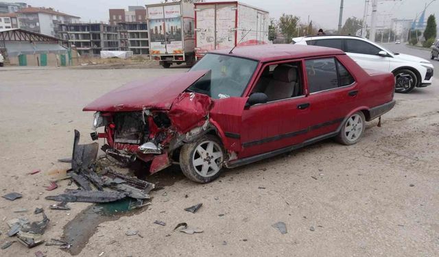 Malatya-Ankara Yolunda İki Araç Çarpıştı: 2 Yaralı