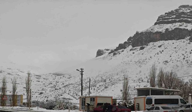 Malatya’da sağanak ve kar yağışı etkili oluyor