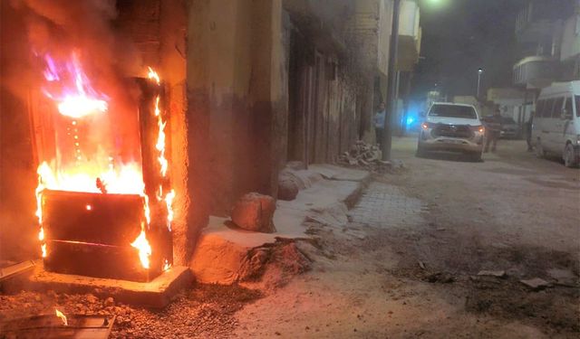 Şanlıurfa’da kaçak hat çekilen panolar alev aldı