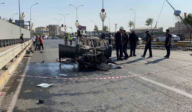 Şanlıurfa'da refüjü aşan otomobil araçların arasına daldı: 3’ü ağır 5 yaralı