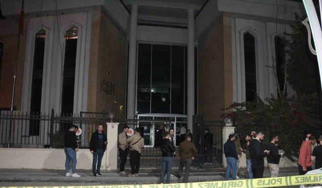 Şırnak'ta Adliye çıkışında silahlı saldırıya uğrayan 2 kişi ağır yaralandı