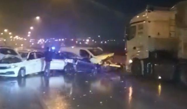 Tarsus-Adana-Gaziantep Otoyolu’nda 12 aracın karıştığı zincirleme kaza: 13 yaralı