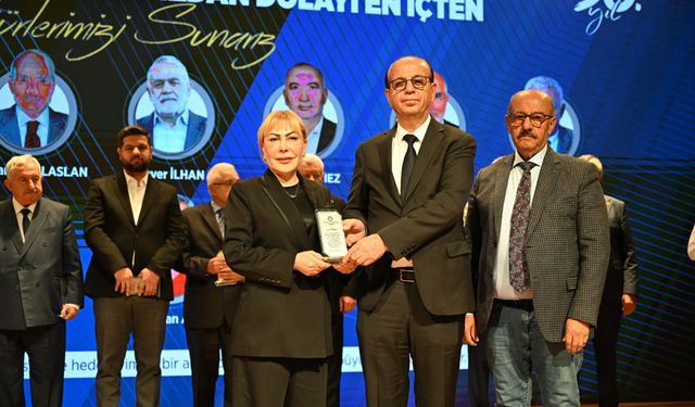 “Plaketi alın teriyle, aklıyla ve inancıyla yol alanlar adına alıyorum”