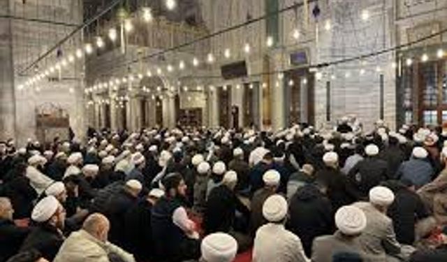 Cuma Hutbesi: Vatan Sevgisi ve Şehitlere Saygı