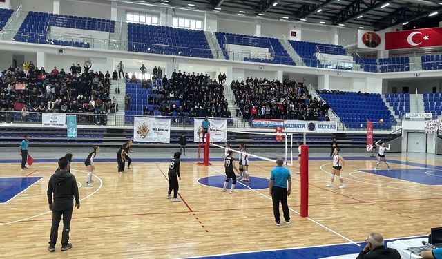 Malatya’da Büyük Final! Liseler Arası Kız Voleybolda Şampiyon Belli Oldu
