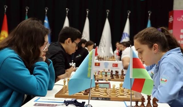 Gaziantep'te satranç tarihine geçen çifte şampiyona heyecanı sürüyor