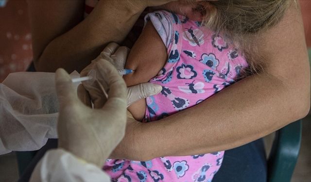 Aşı komitesi, 'yeni doğan bebeklere hepatit B' tavsiyesini kaldırdı