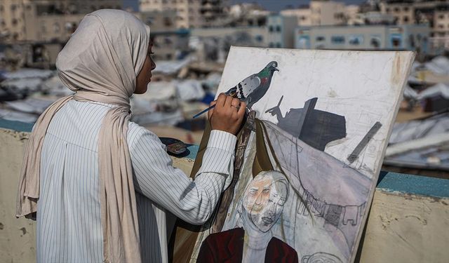 Gazzeli küçük ressam Sara, İsrail'in saldırılarıyla birlikte sadece 'yıkım ve kan' çizer oldu