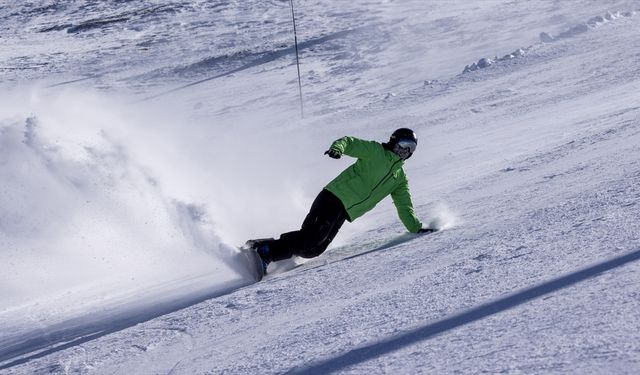 Palandöken Kayak Merkezi'nde kayak sezonu yarın resmi olarak başlayacak