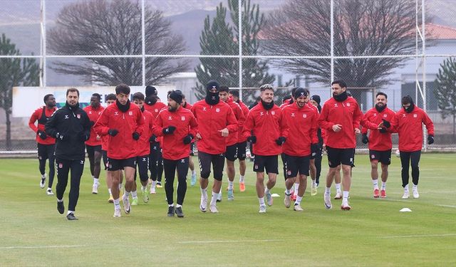 Sivasspor ilk yarının son maçını 3 puanla kapatmak istiyor