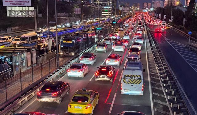 Yılın son mesai gününde trafik yoğunluğu yüzde 74'e çıktı