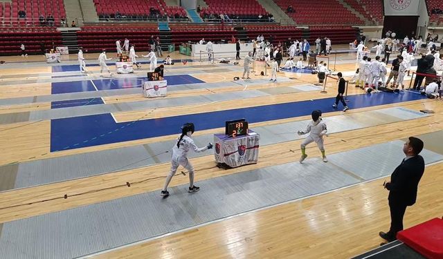 Elazığlı Elif Reyyan eskrimde Türkiye şampiyonu