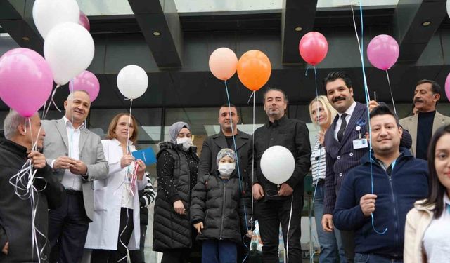 Gaziantep’te kanseri yenen Melih Tuğra için gökyüzüne balonlar bırakıldı