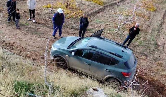 Kurtalan'da SUV tipi araç devrildi, yolcular yara almadan kurtuldu
