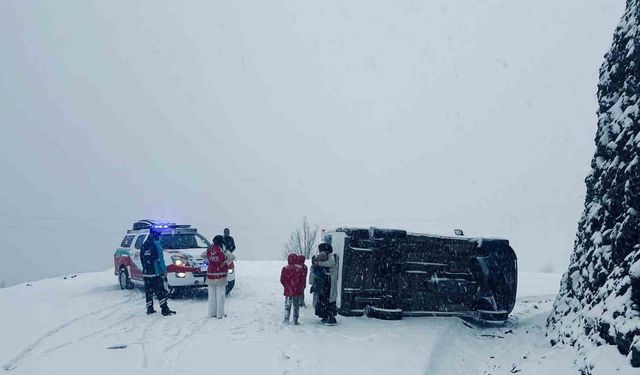 Siirt'te minibüs devrildi: 6 yaralı