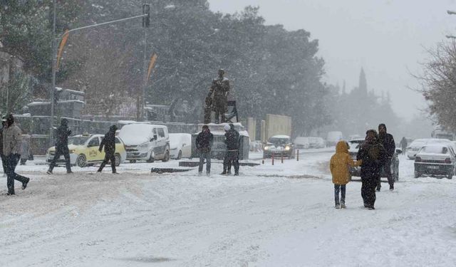 Siverek'te kar yağışı sonrası kazalar peş peşe geldi